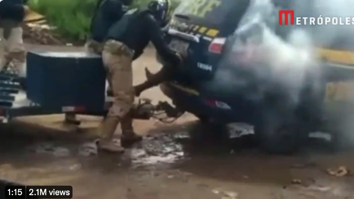 La policía brasileña mata a un enfermo mental negro en un coche patrulla utilizado como cámara de gas