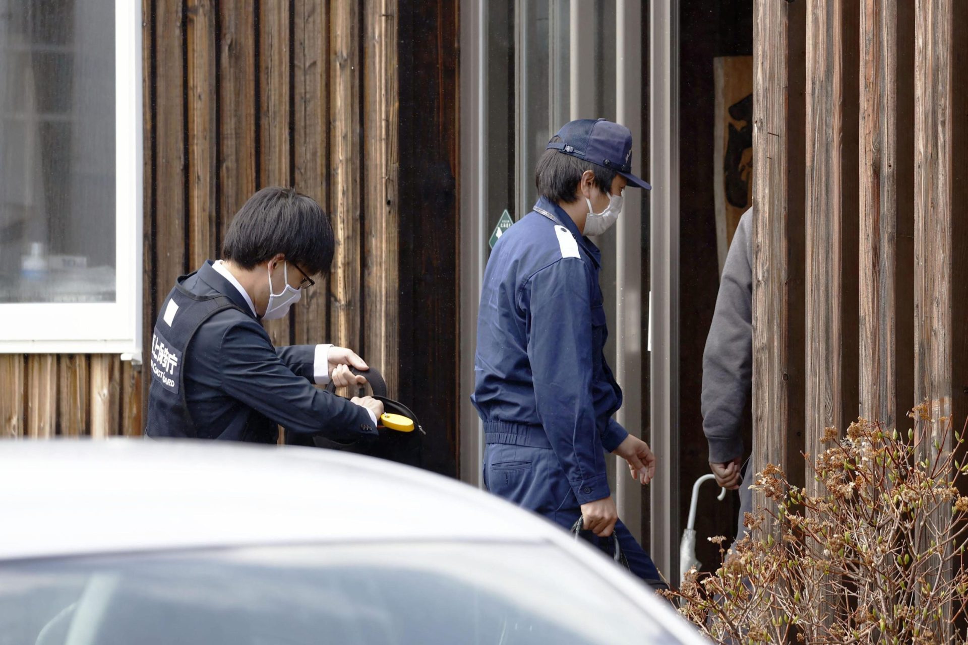 Los investigadores asaltan la oficina de una empresa de barcos japonesa tras el hundimiento