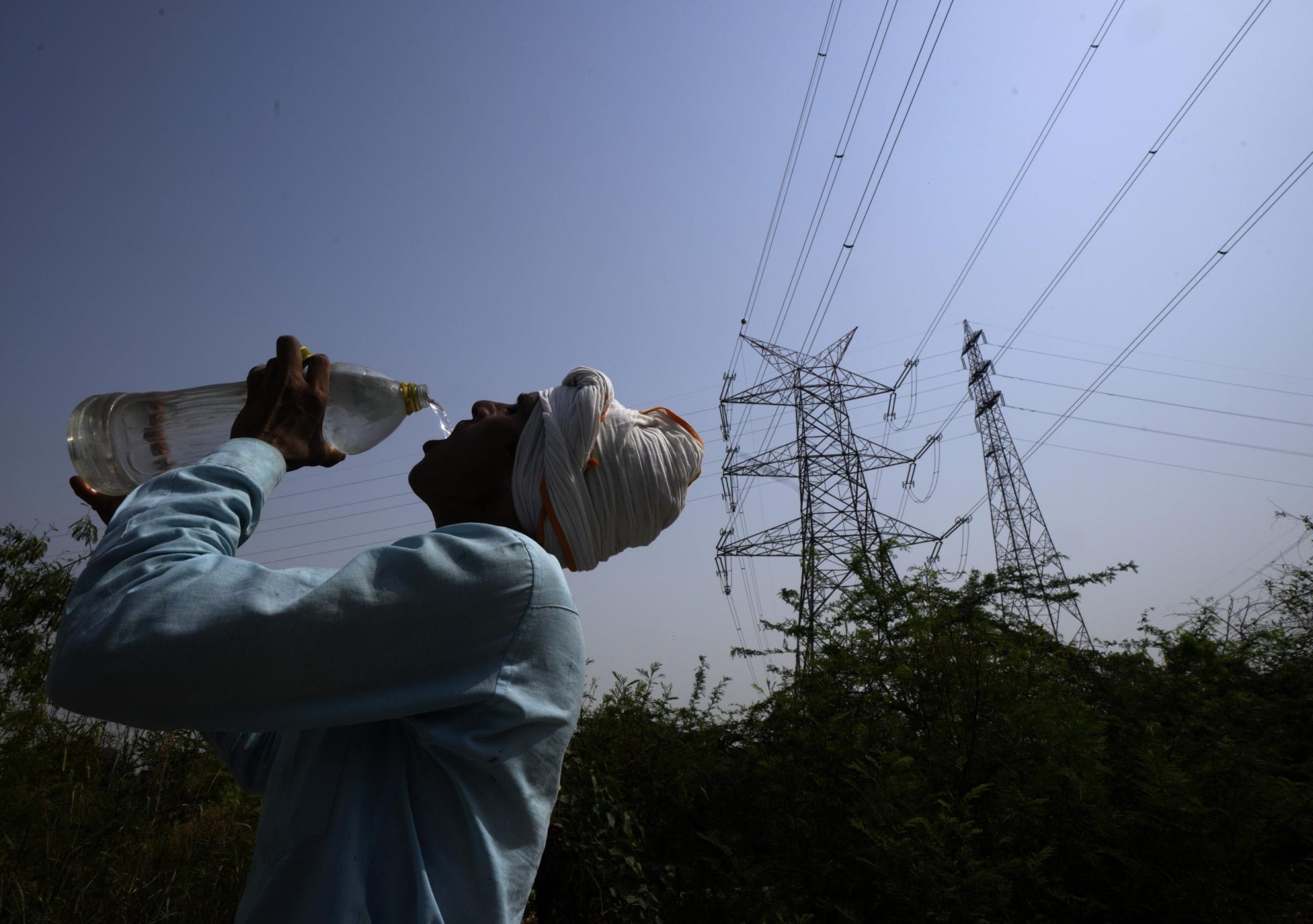 Ola de calor provoca apagones, dudas sobre uso de carbón en India