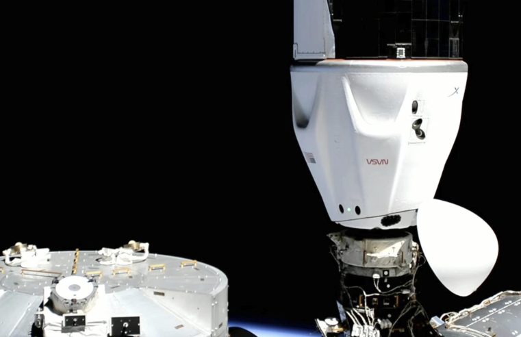 SpaceX lanza 4 astronautas para la NASA tras vuelo privado