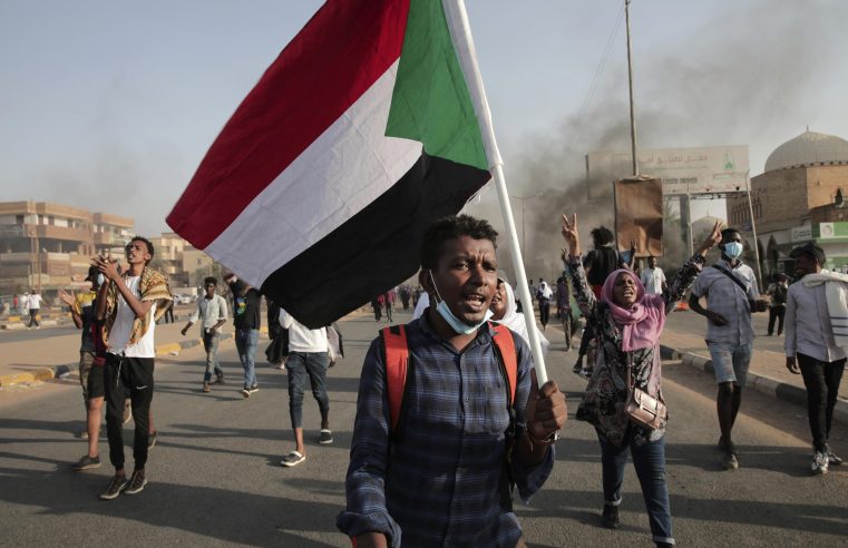Sudán libera a exfuncionarios en un esfuerzo por poner fin al estancamiento político