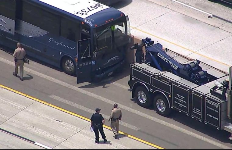 13 heridos cuando el autobús de Greyhound revienta un neumático en la carretera de California