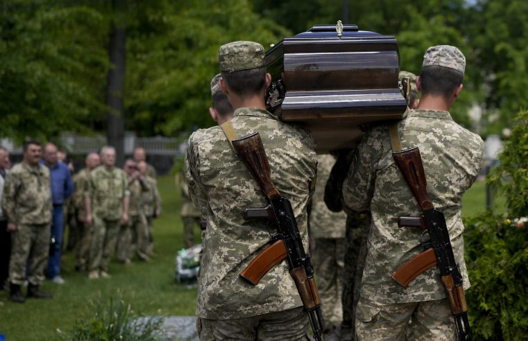 A medida que Ucrania pierde tropas, ¿cuánto tiempo puede continuar la lucha?