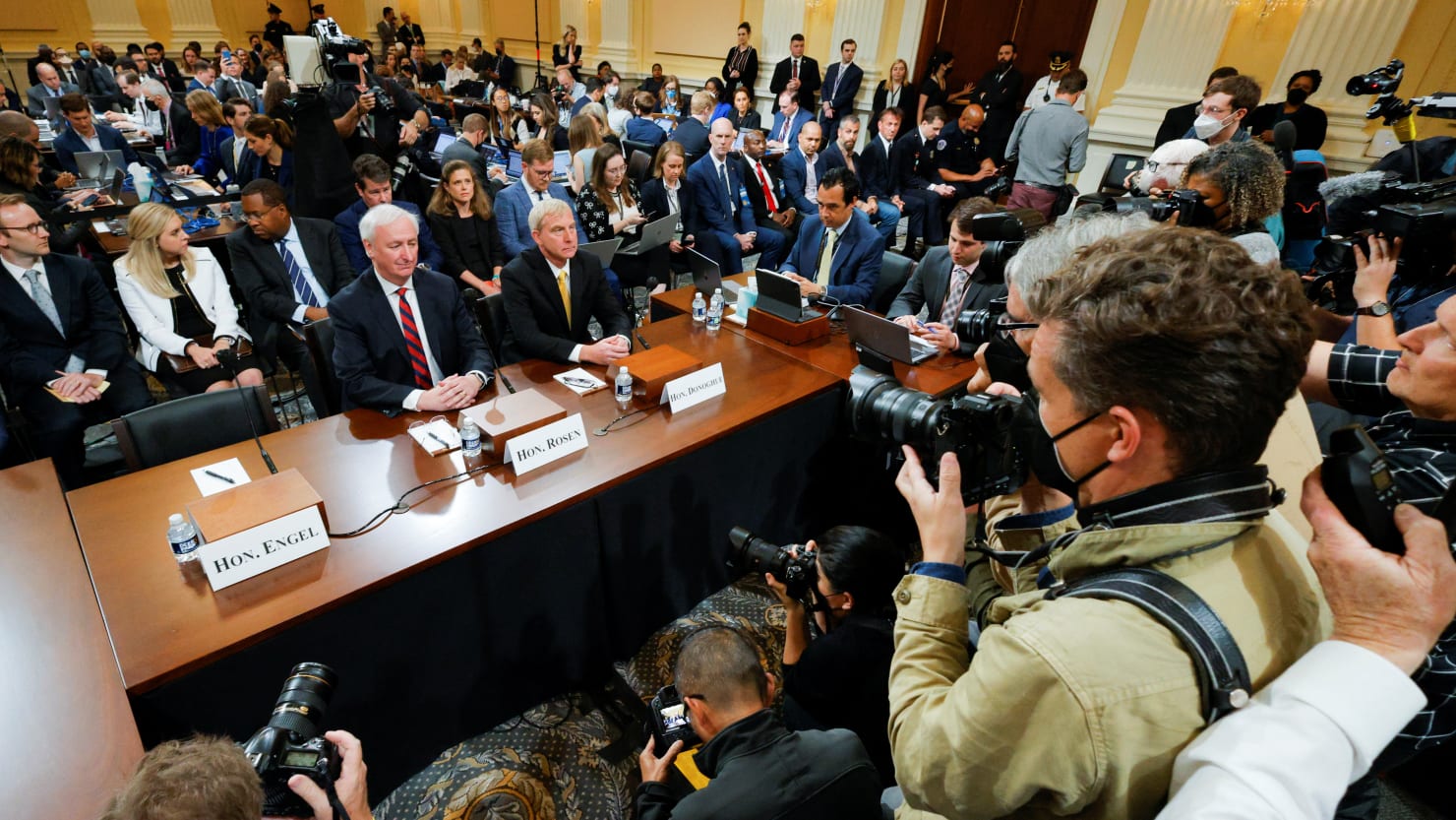 El comité del 6 de enero expone el abuso caótico del DOJ por parte de Trump para tratar de mantenerse en el poder