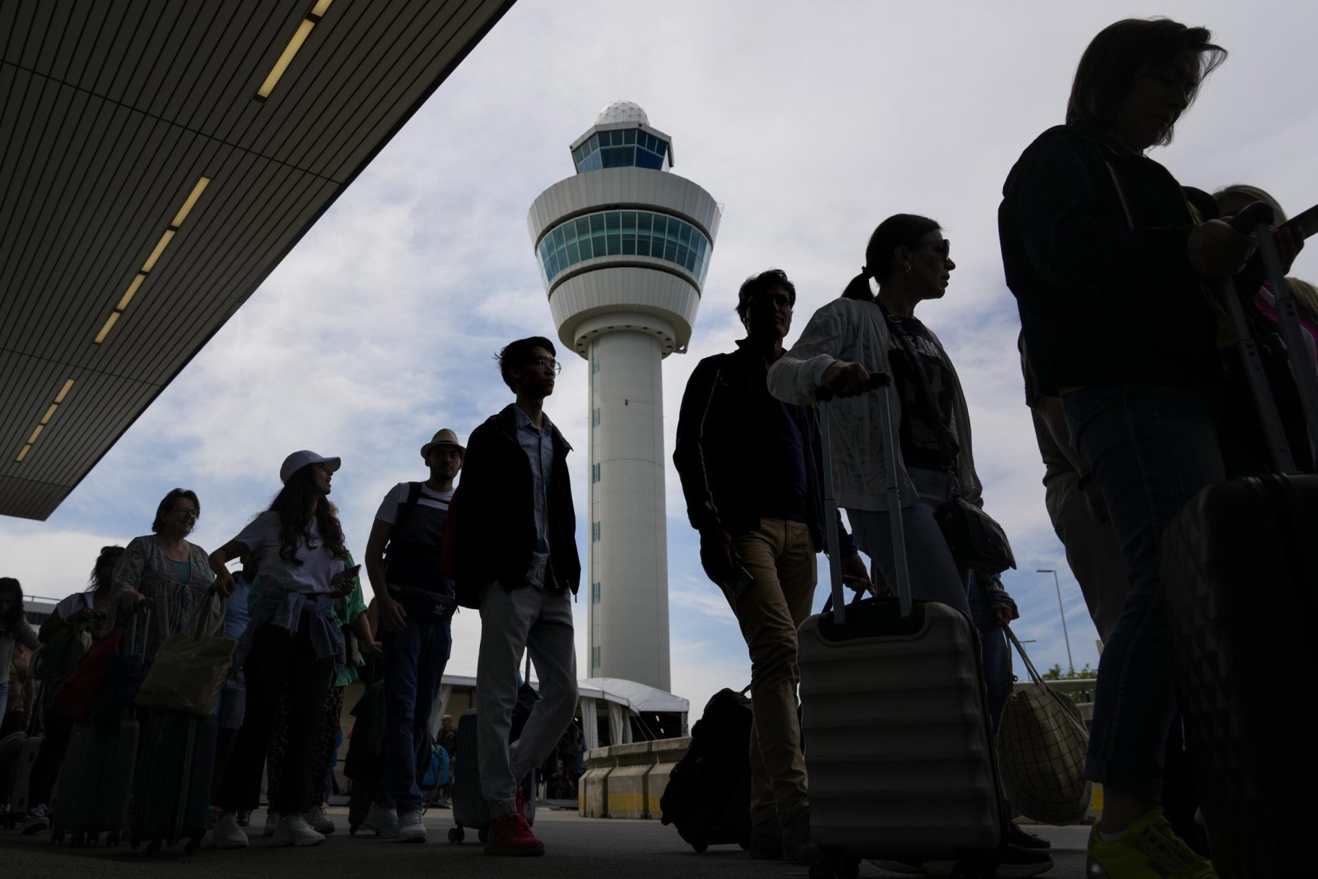 El gobierno holandés frenará los vuelos en el aeropuerto de Schiphol