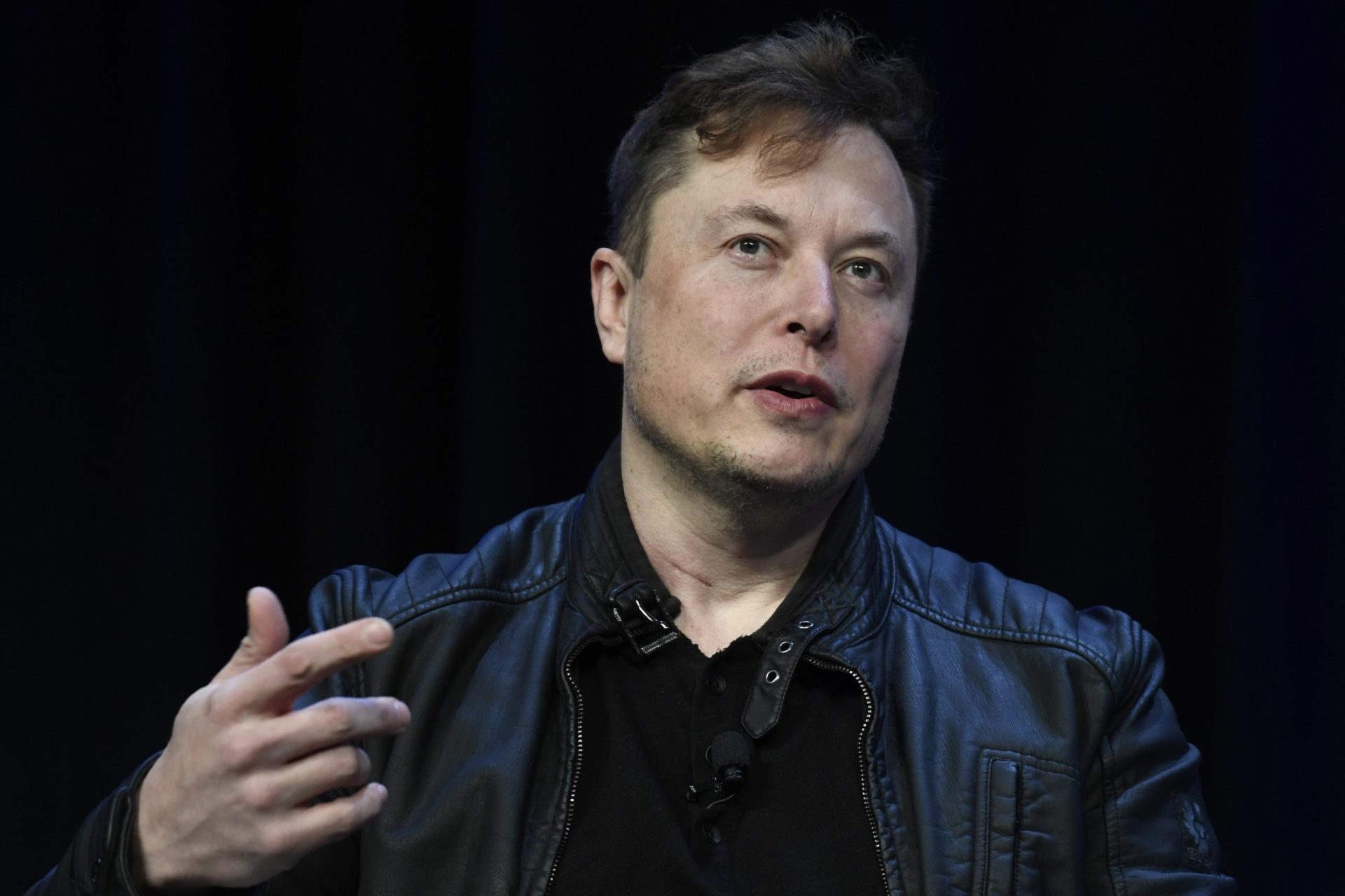 Elon Musk revisa el plan de financiación de Twitter;  las acciones saltan