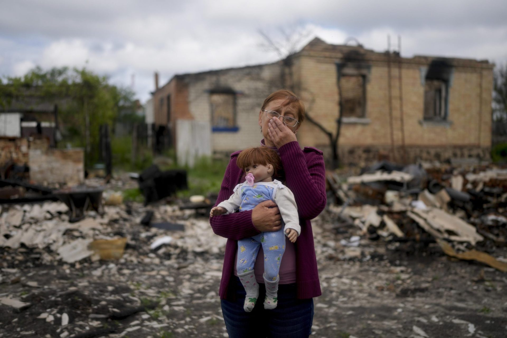 En Ucrania, vidas rotas en una casa rota, una de tantas