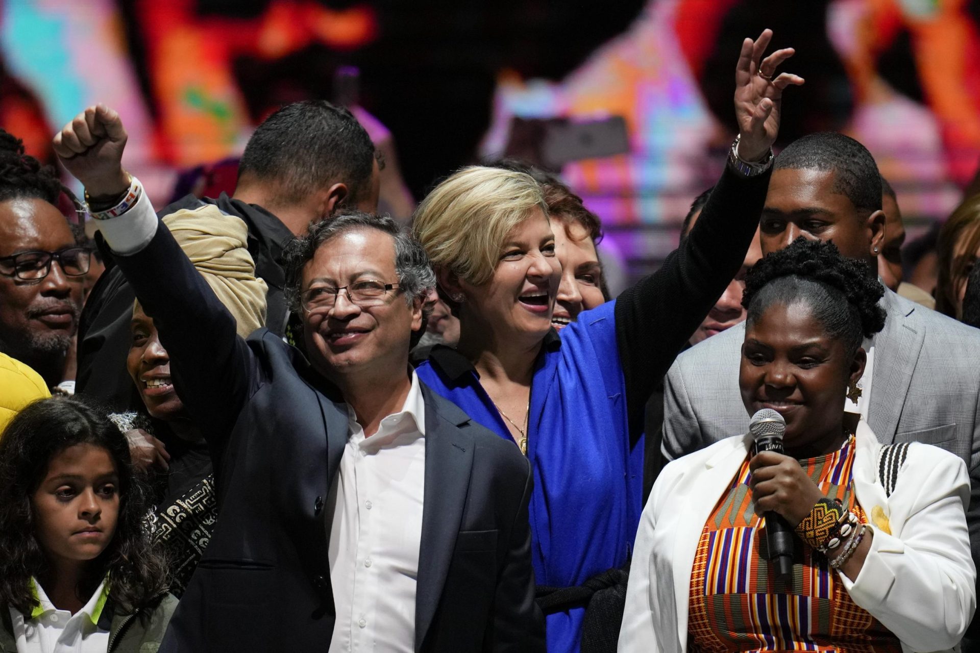 Exrebelde gana segunda vuelta para ser el primer presidente de izquierda de Colombia