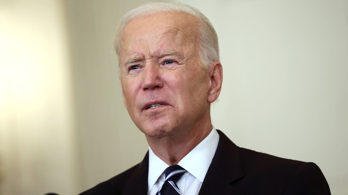 Los activistas le dicen a Biden que “haga su maldito trabajo” y proteja el derecho al aborto