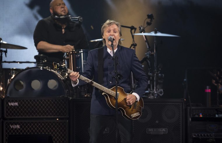 McCartney cumple 80 años con Springsteen, 60.000 amigos