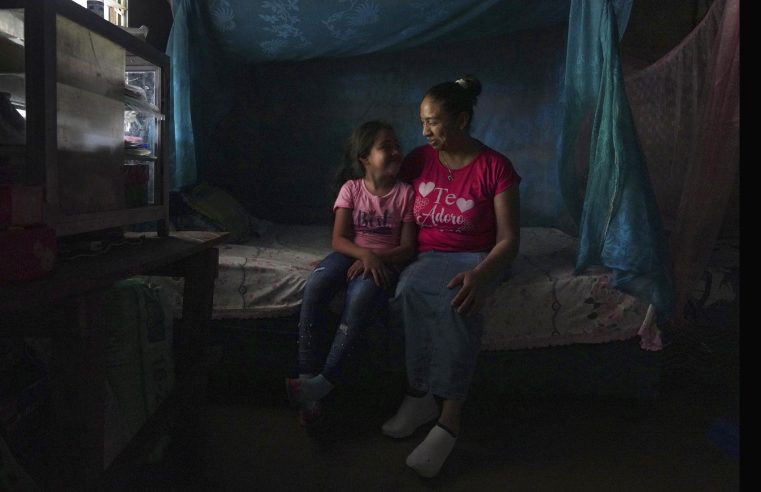 Mujeres salvadoreñas encarceladas por abortar advierten a EE.UU. prohibición total