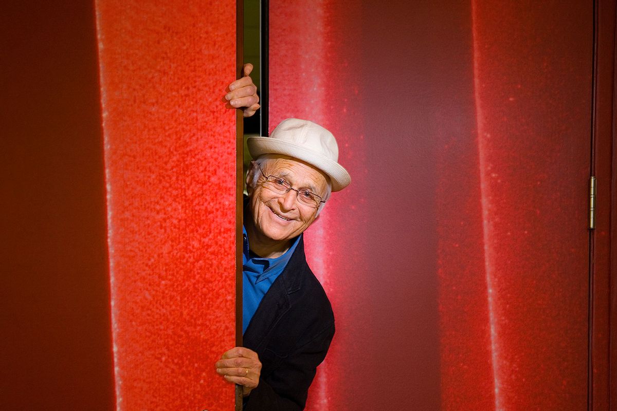 Celebrando a Norman Lear, arquitecto progresista del Archie-verse, cuando cumple 100 años