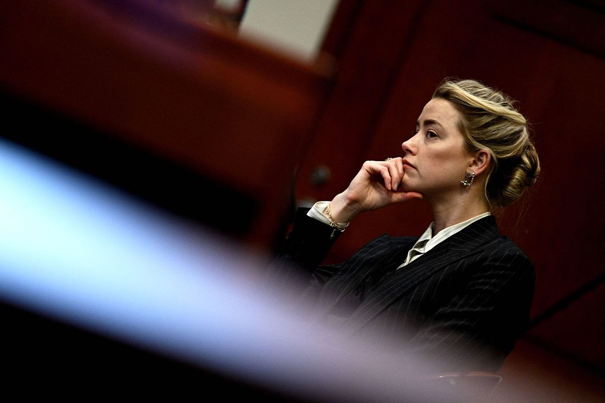 Continúa el drama de Amber Heard y Johnny Depp: un posible juicio nulo y señaladas donaciones benéficas