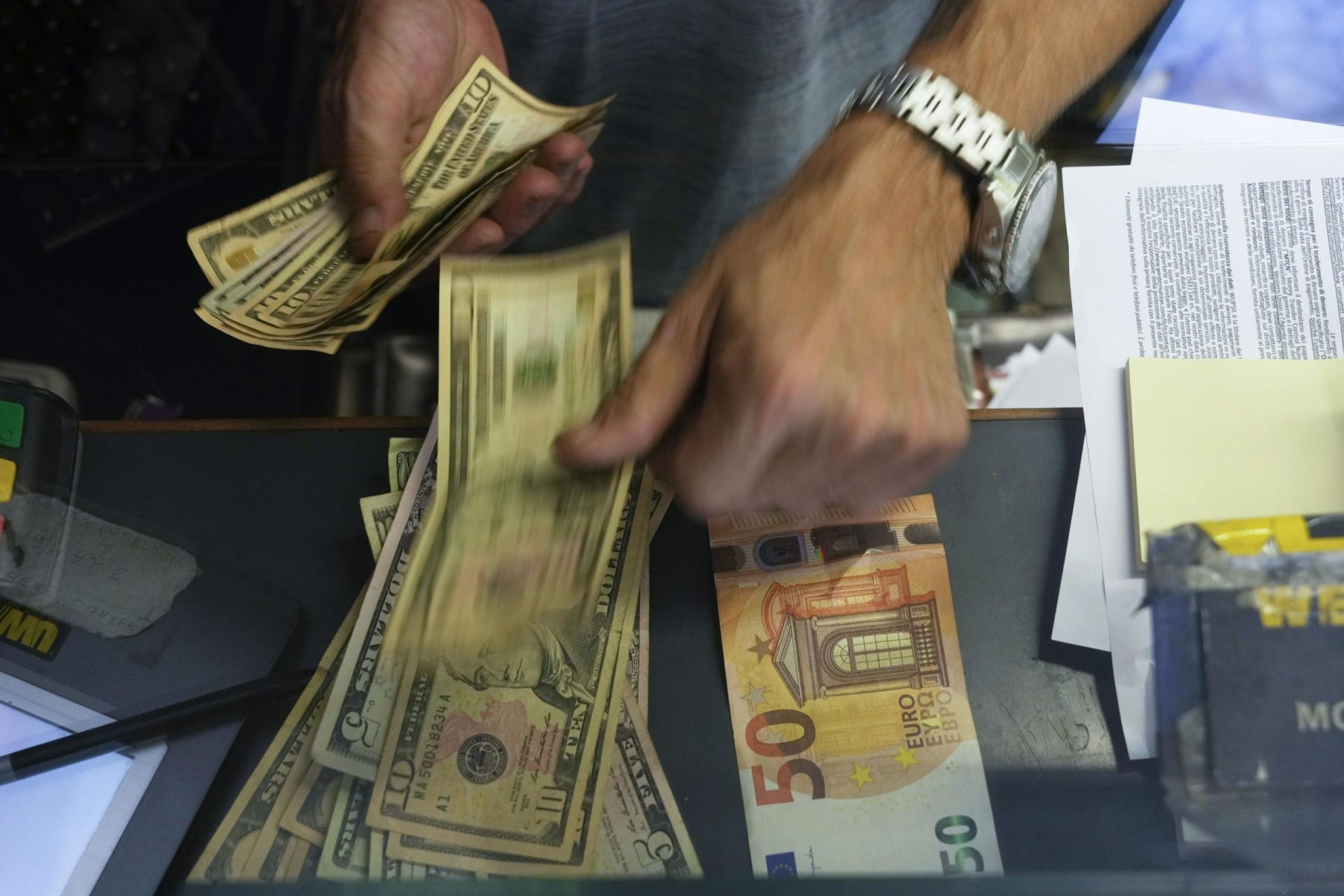 EXPLICATOR: ¿Cuál es el impacto de la paridad del euro con el dólar?