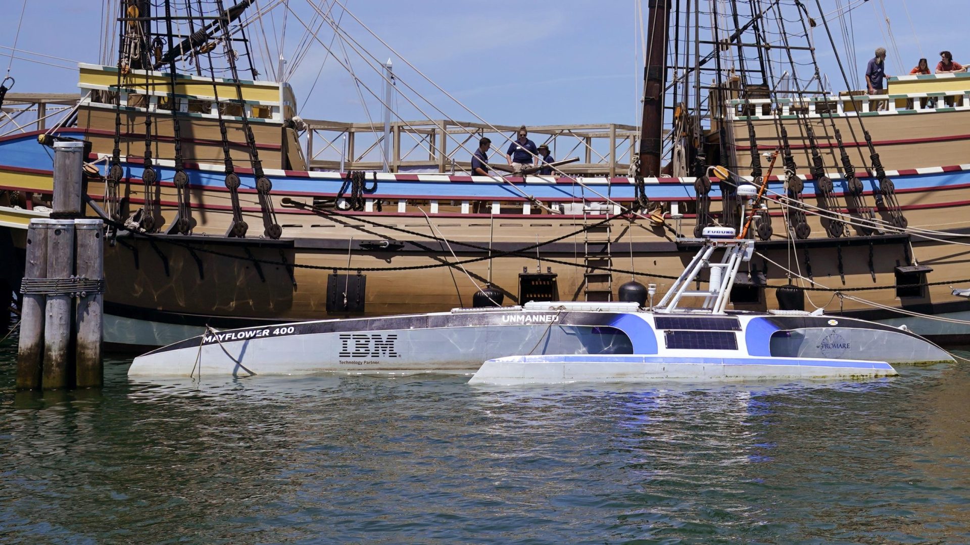 El barco robótico sin tripulación Mayflower llega a Plymouth Rock