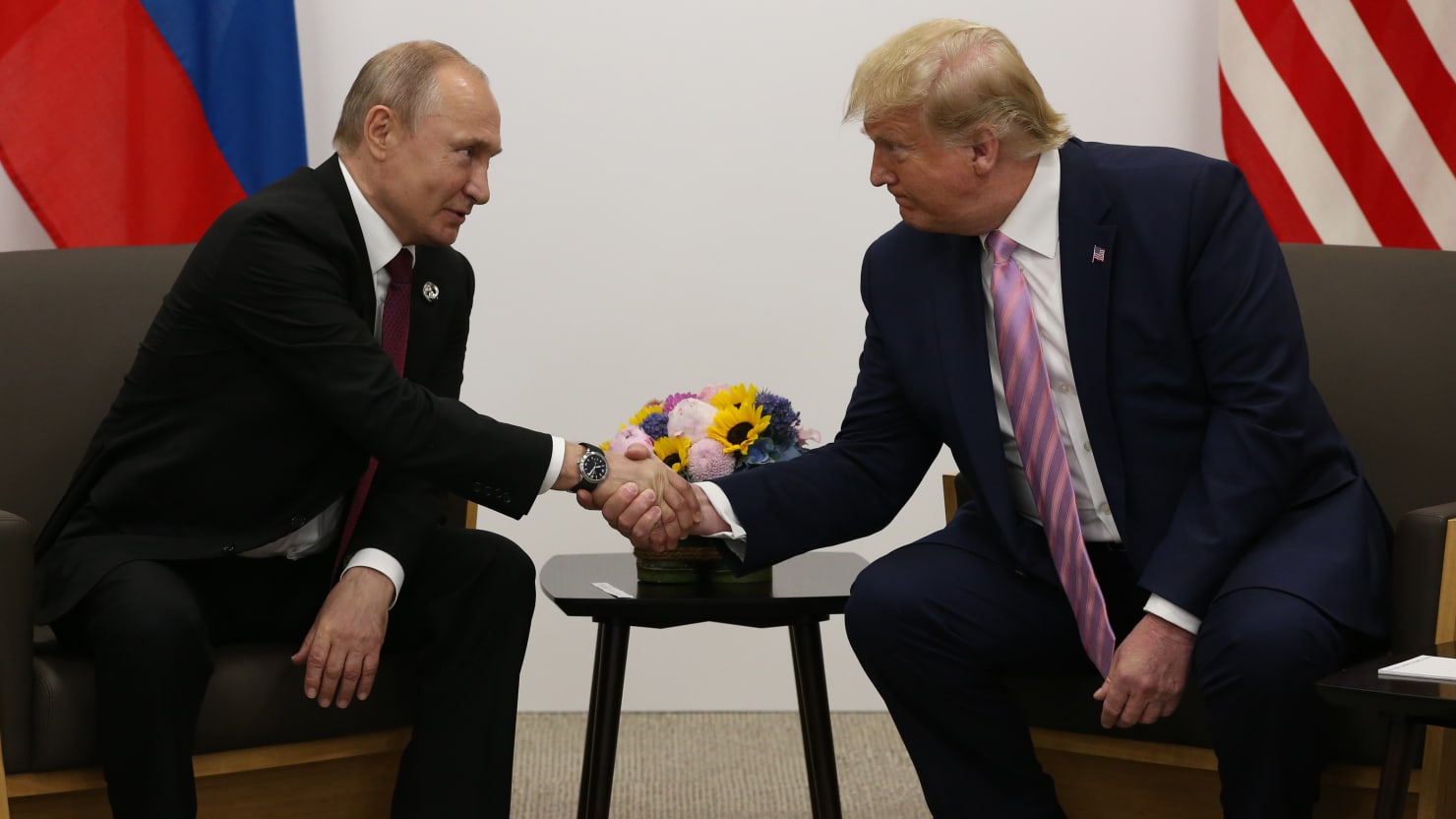 El festival de amor de Putin World’s con ‘Beaut’ Trump se vuelve más vergonzoso que nunca