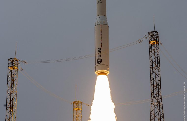 El lanzador espacial europeo Vega actualizado realiza su vuelo inaugural