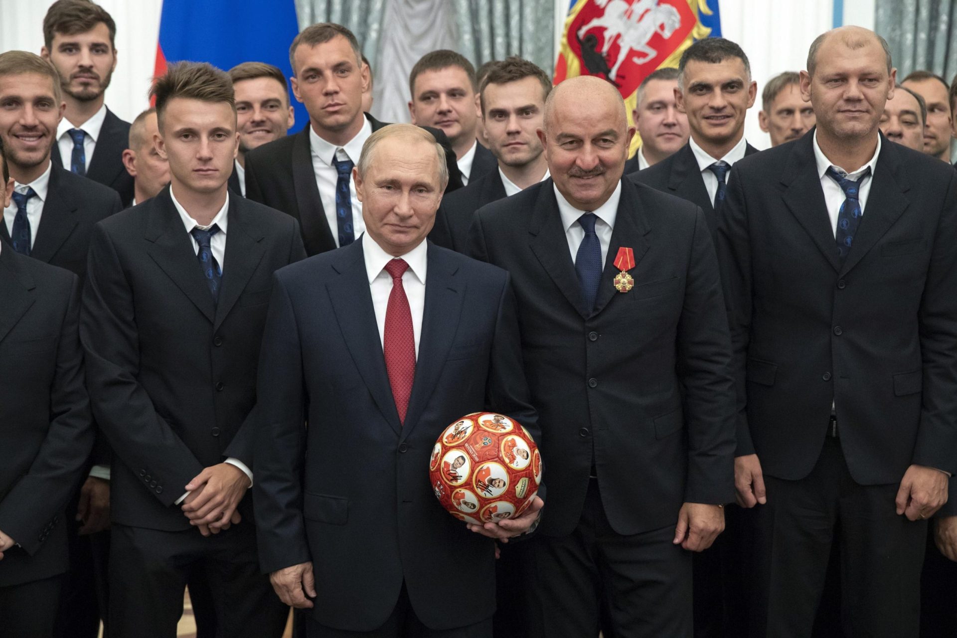 El tribunal deportivo mantiene la prohibición de jugar al fútbol a los equipos rusos