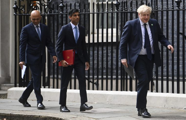 En gran golpe, 2 ministros clave renunciaron al gobierno de Boris Johnson
