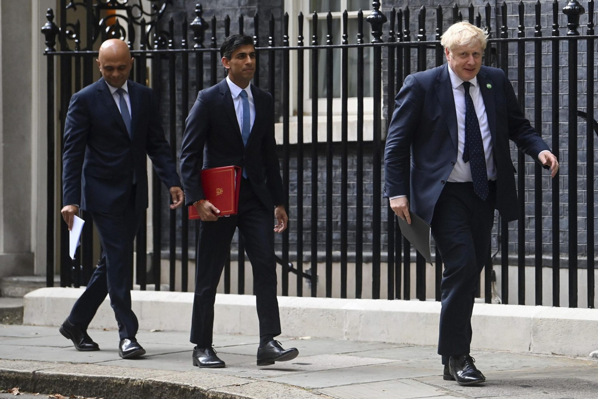 En gran golpe, 2 ministros clave renunciaron al gobierno de Boris Johnson