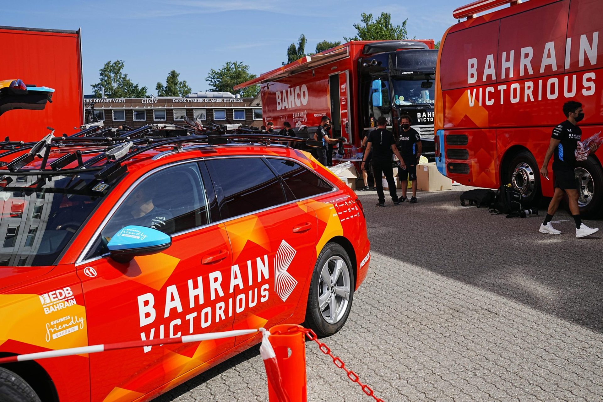 La policía europea hace una redada en el equipo ciclista de Bahrein y se incauta de pruebas