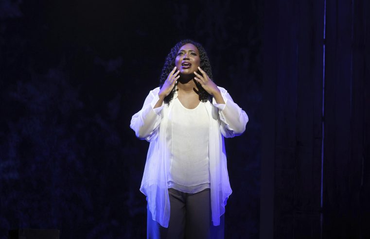 La soprano estadounidense, ofendida por el rostro negro, se retira de la ópera de Italia