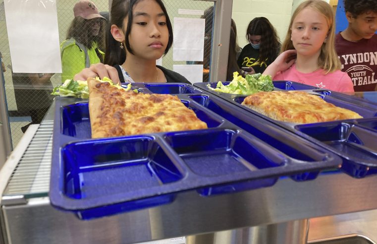 Las familias se preparan para los cambios en las comidas escolares gratuitas de la era de la pandemia