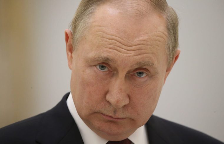 Las mentiras de Putin hacen que la televisión del Kremlin se agite y luche al aire