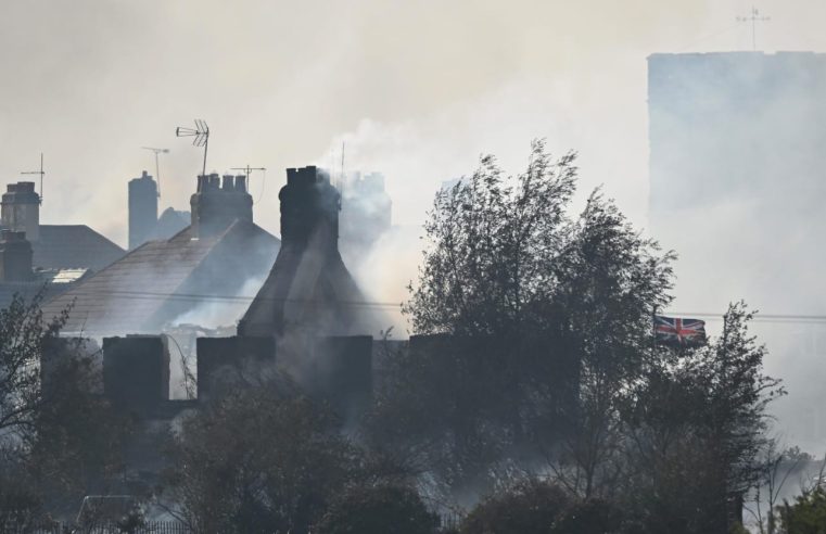 Londres arde mientras las temperaturas récord envuelven la ciudad