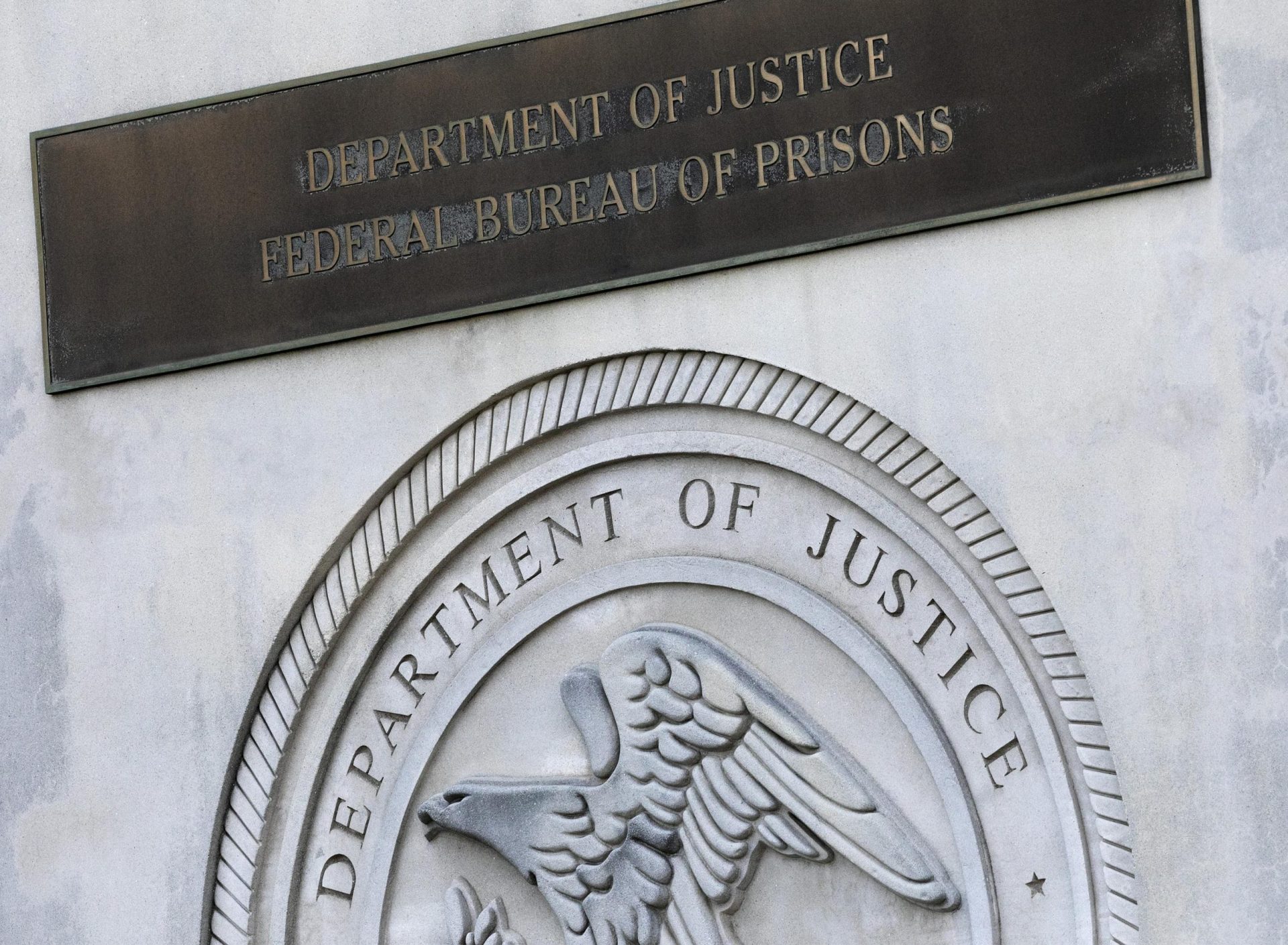 Los federales resuelven una demanda que alega abuso por parte de hombres detenidos después del 11 de septiembre