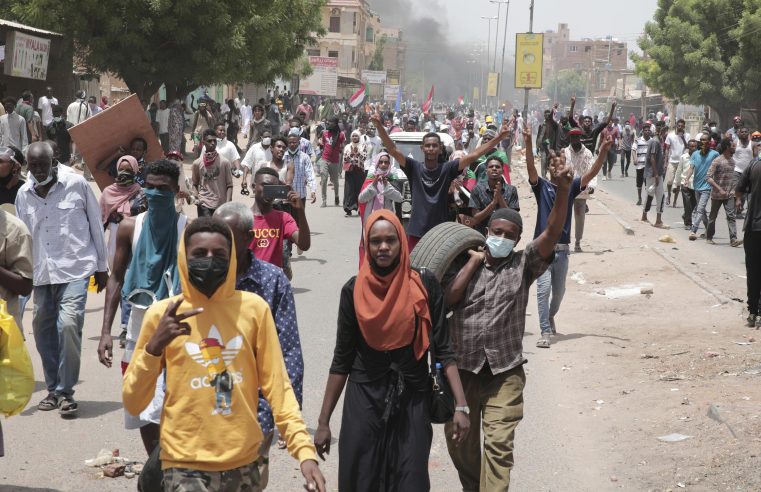 Médicos de Sudán: 8 personas muertas en concentraciones masivas contra el golpe de estado