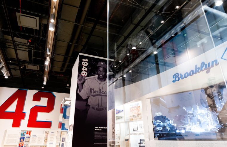 Museo Jackie Robinson abre después de 14 años de planificación
