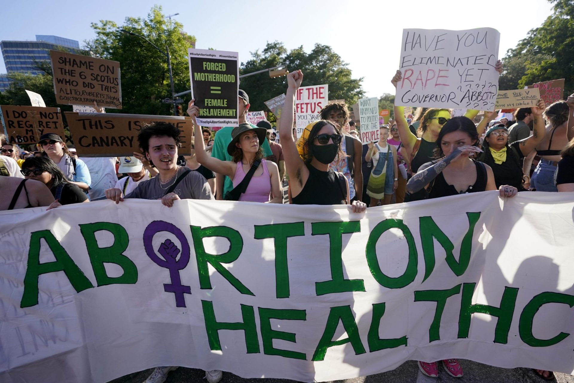 Texas demanda al secretario de salud por guía de aborto de emergencia