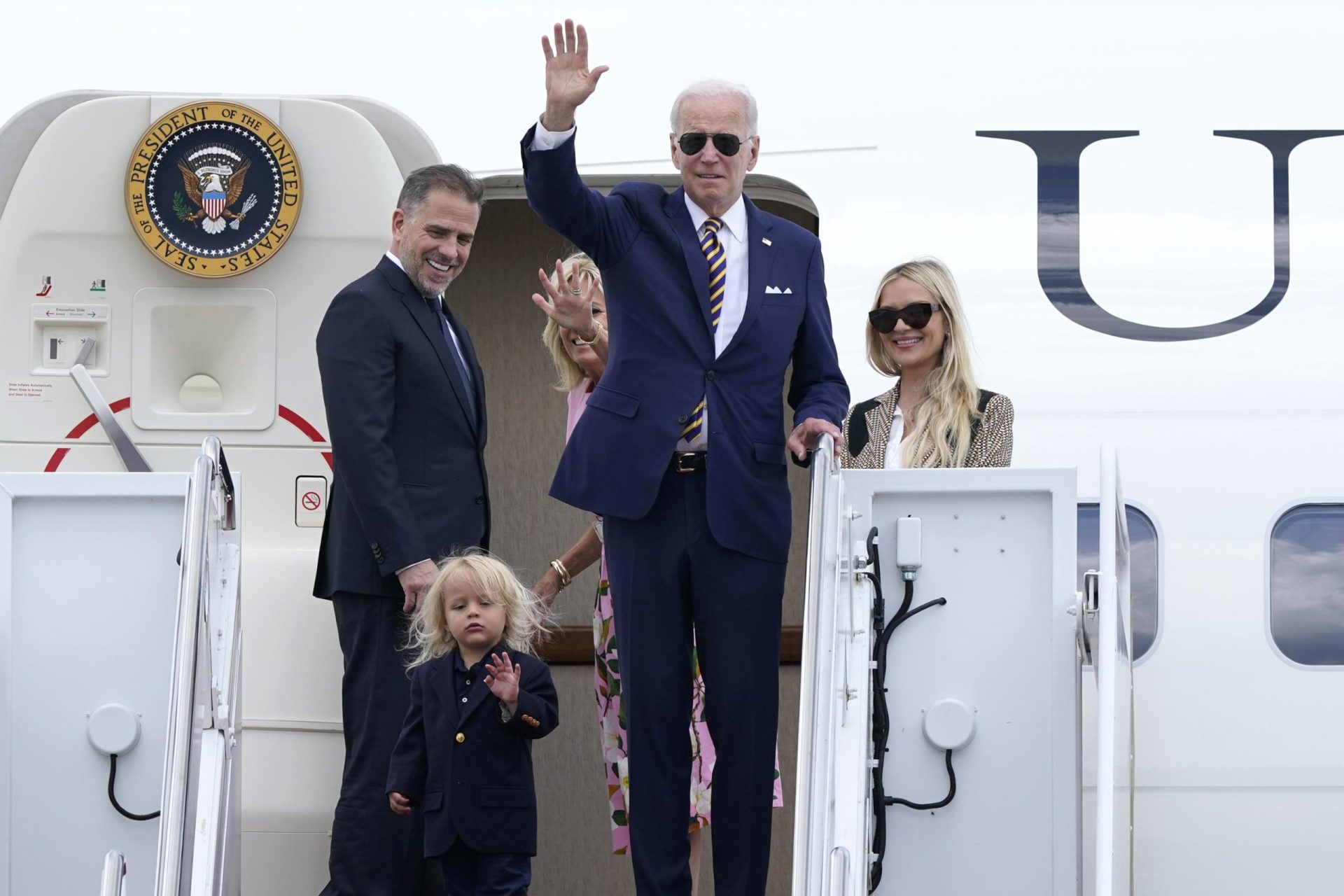 Biden comienza las vacaciones de verano con su familia en Carolina del Sur