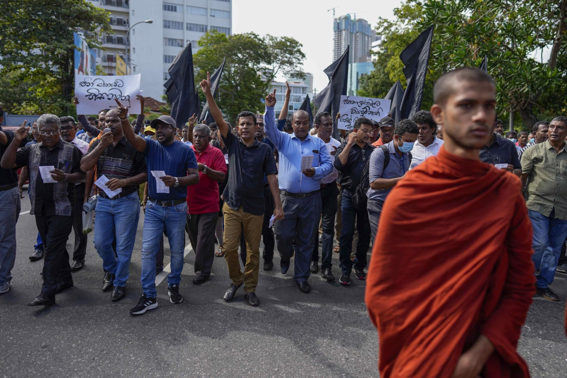Los ciudadanos de Sri Lanka se manifiestan contra la represión de los manifestantes