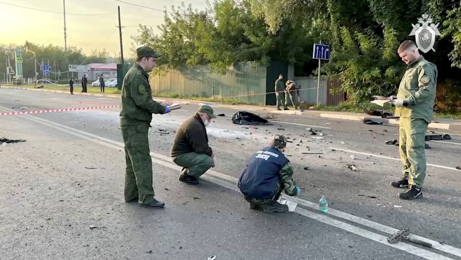 Una apresurada “investigación” rusa atribuye la muerte del coche bomba a un dúo de madre e hijo en un Mini Cooper