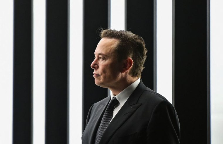 Elon Musk huye de los reporteros después de la “purga” de periodistas, mientras un funcionario de la UE amenaza con “sanciones” en Twitter