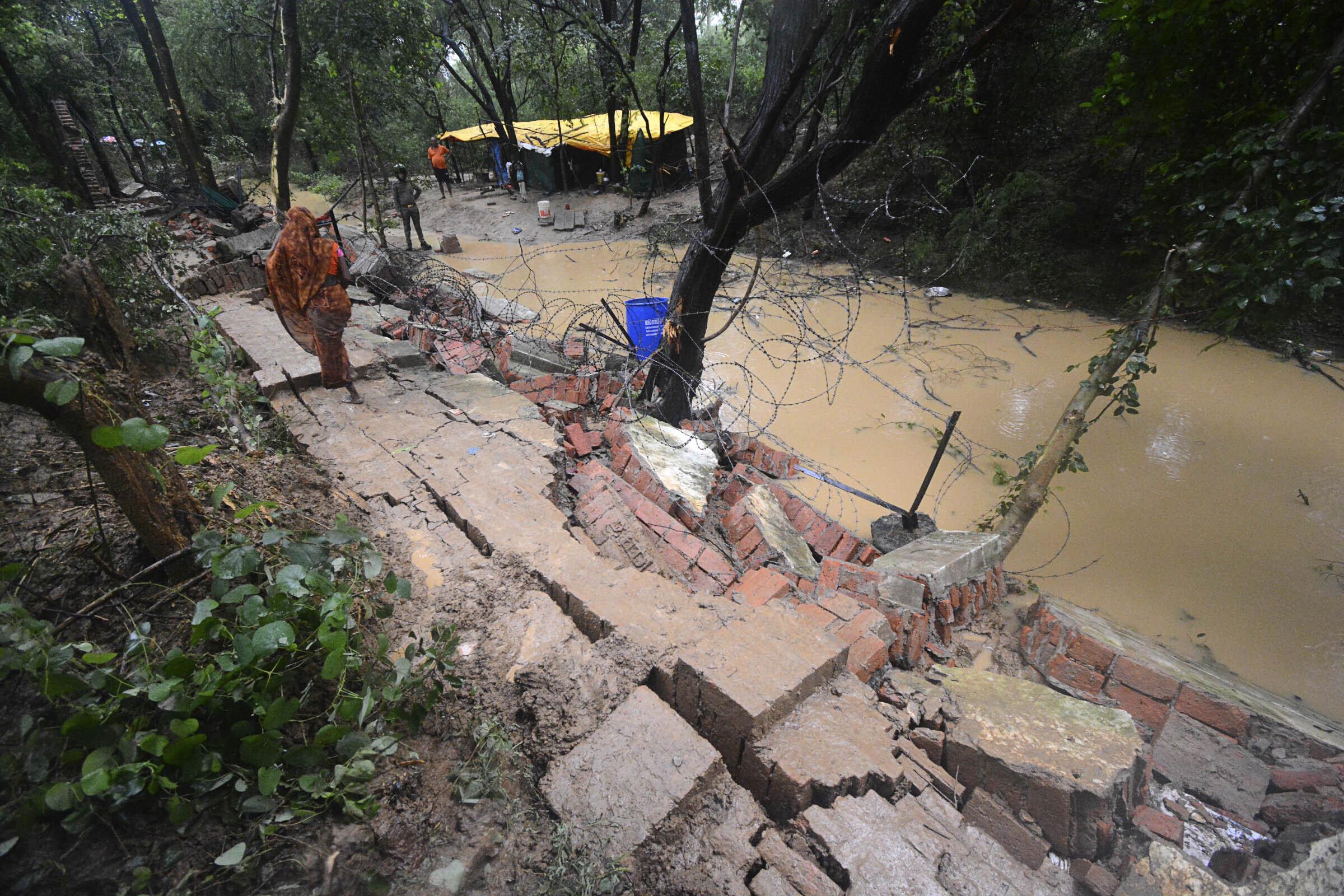 12 personas mueren bajo estructuras colapsadas en medio de fuertes lluvias en la India