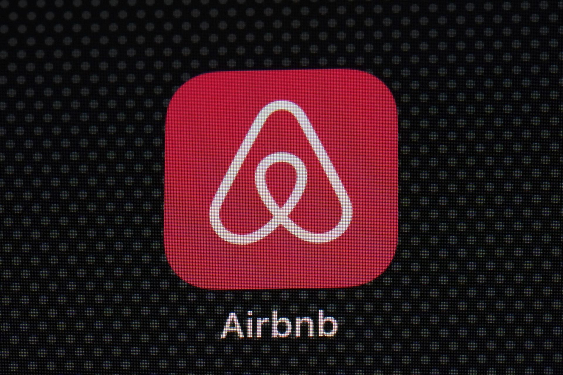 Airbnb despliega nuevas herramientas de detección para frenar las fiestas