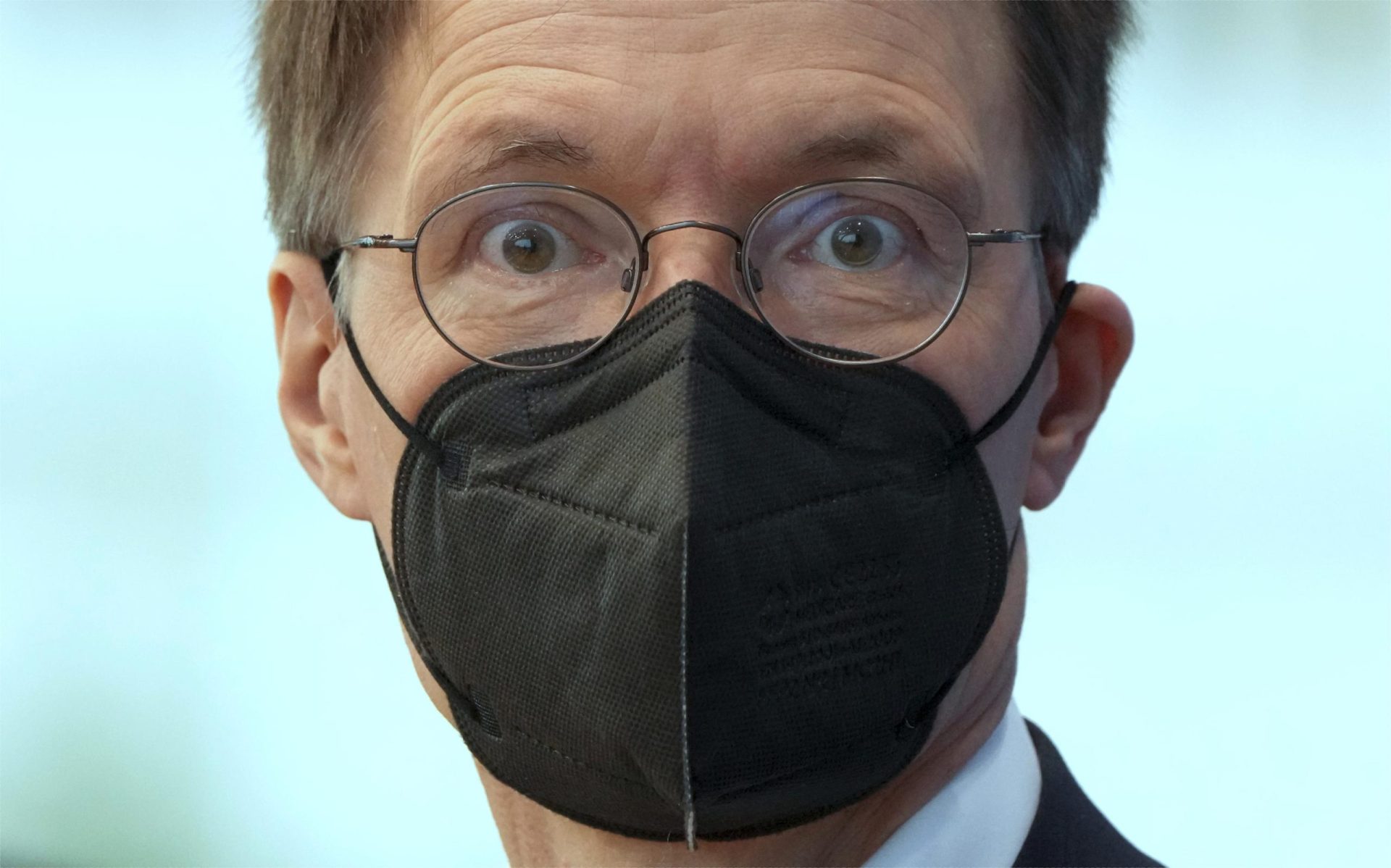 Alemania planea dejar de exigir el uso de máscaras en los aviones
