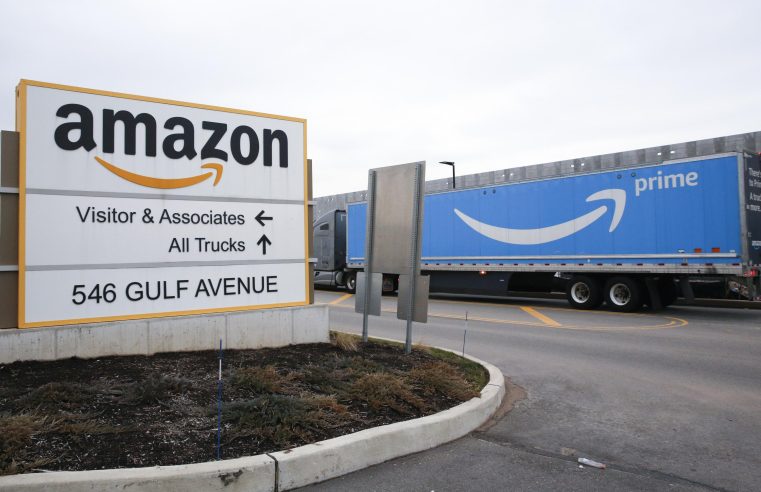 Amazon subirá las tarifas de los vendedores para las fiestas en medio del aumento de los costes