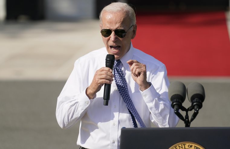 Biden promociona la ley de reducción de la inflación a pesar de un informe aleccionador