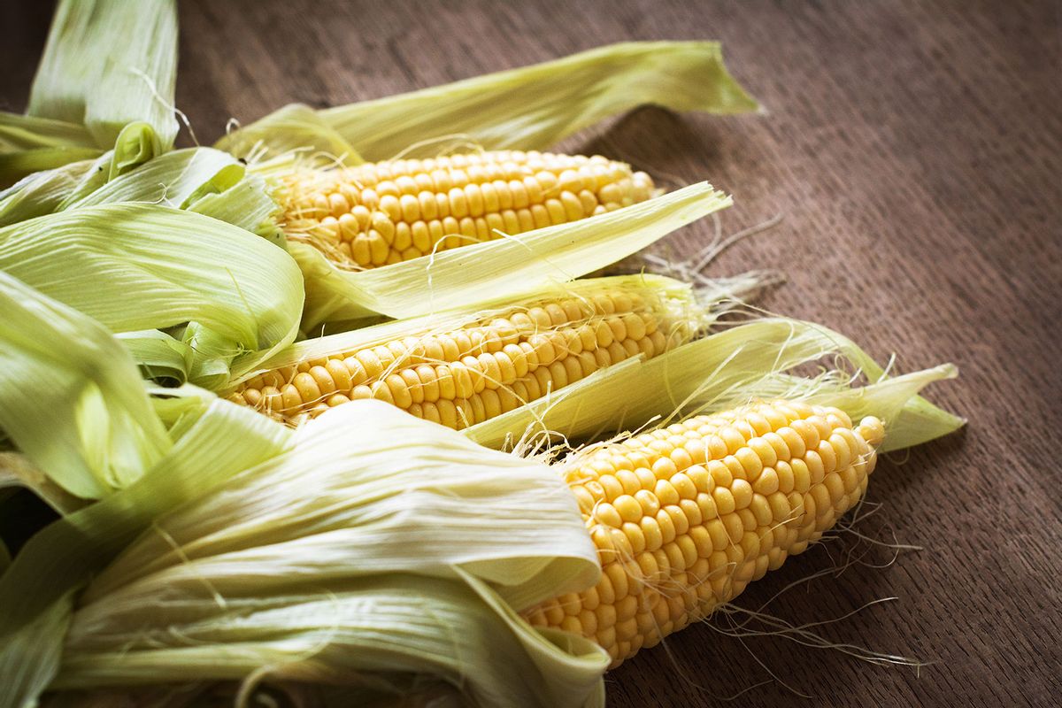 Cómo usar el maíz en los postres de finales de verano, desde helados refrescantes hasta hebillas de frutas de temporada