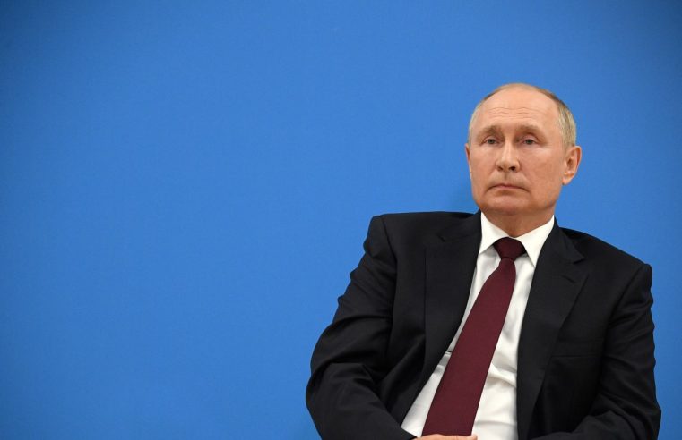 El Kremlin dice que 2022 es el “año de la unidad” mientras 419.000 personas huyen de Rusia