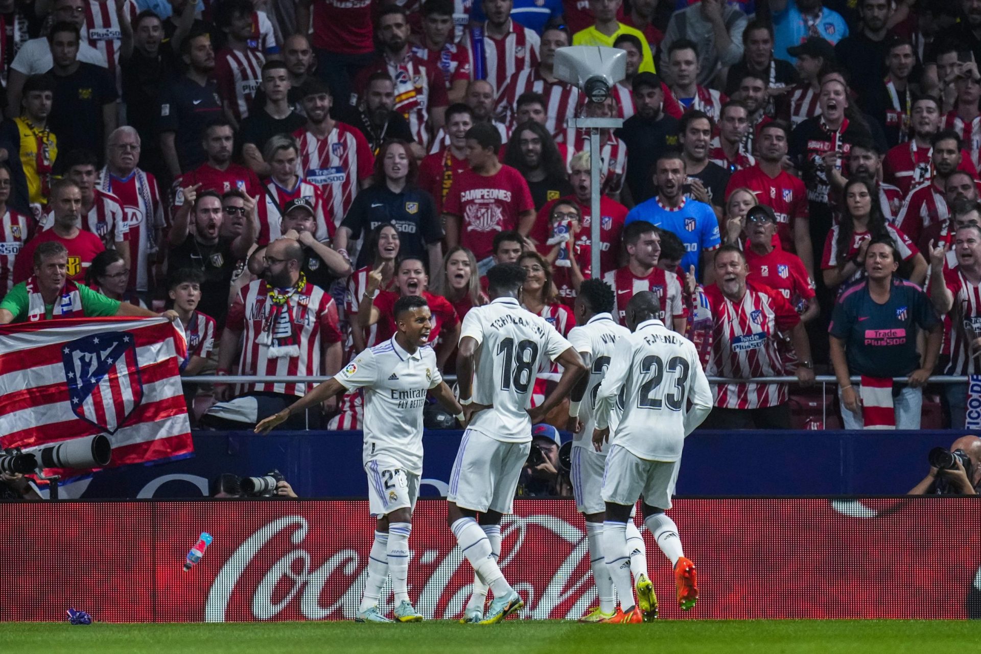 El Madrid sigue bailando, vence al Atlético para mantenerse perfecto