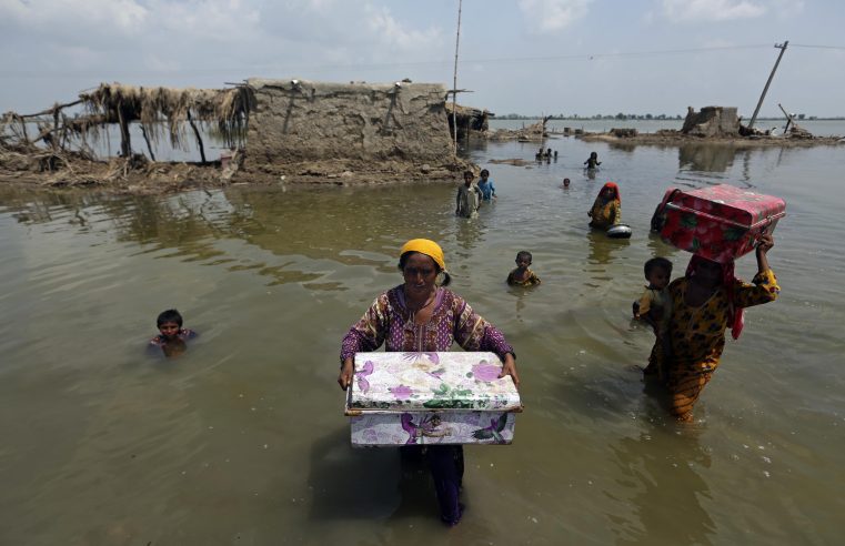 En Pakistán afectado por las inundaciones, las lluvias dañan el sitio arqueológico