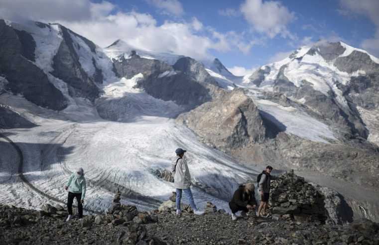 Estudio: Los glaciares suizos, ya reducidos a la mitad, se derriten más rápido