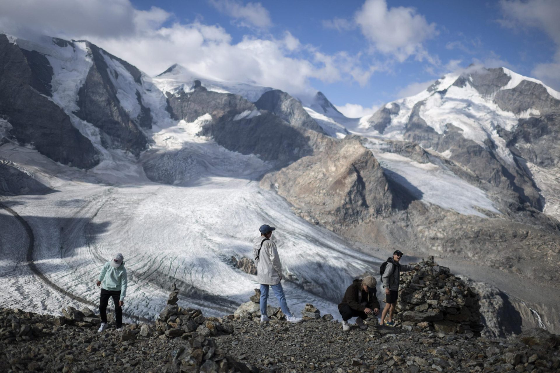 Estudio: Los glaciares suizos, ya reducidos a la mitad, se derriten más rápido
