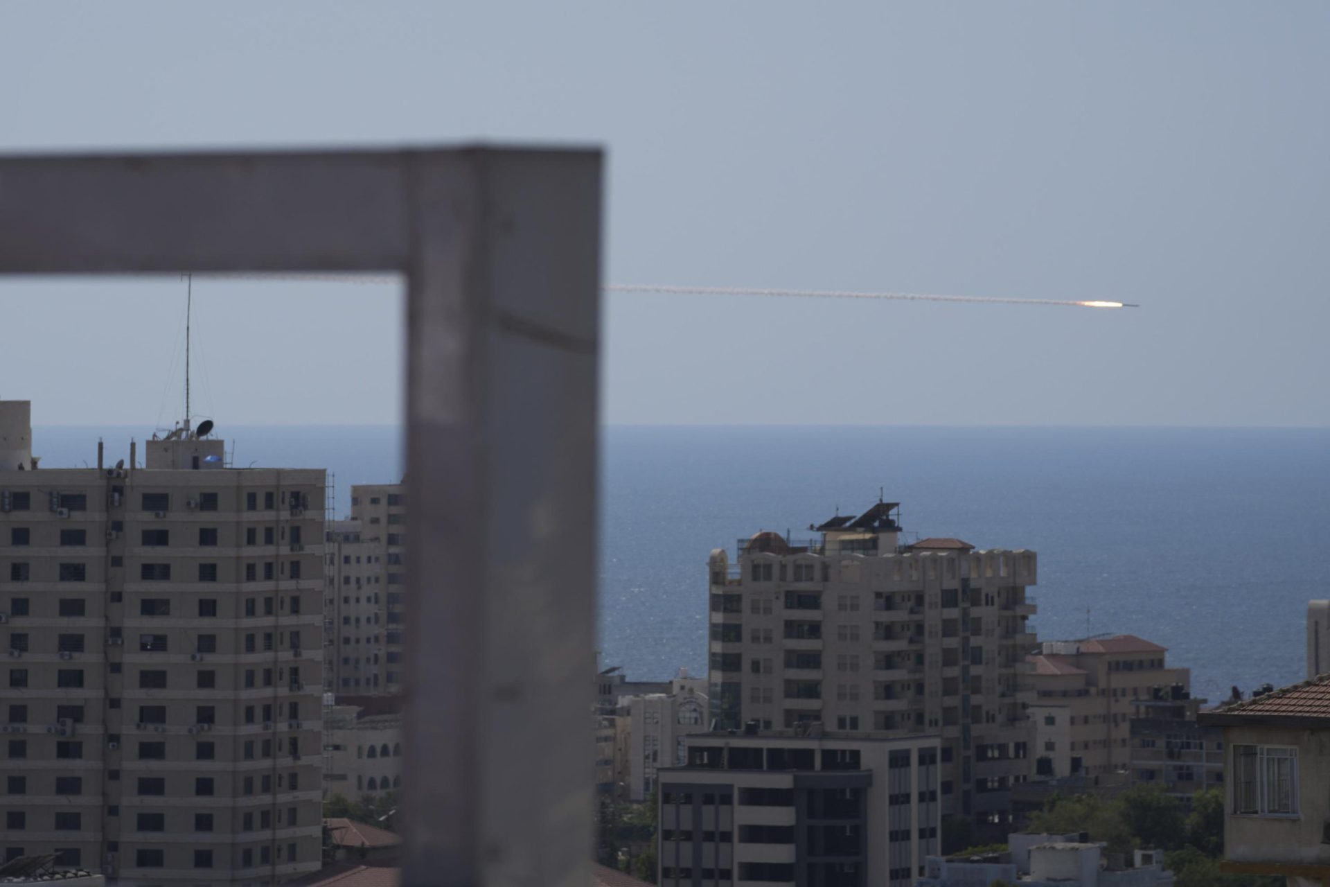Los cohetes fallados pueden haber matado a más de una docena en la batalla de Gaza