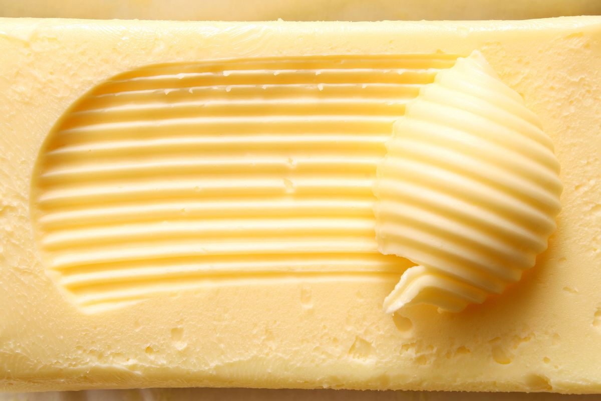 La alegría de la mantequilla de achar y la cocina diminuta gana